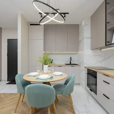 Daire Pastel In With Garden, Parking And Desk For Remote Work By Renters