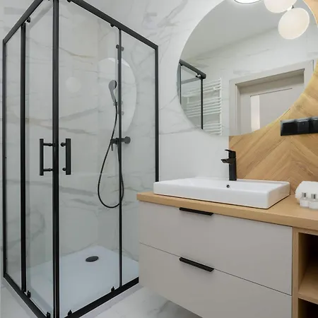 Pastel In With Garden, Parking And Desk For Remote Work By Renters * Varsovia