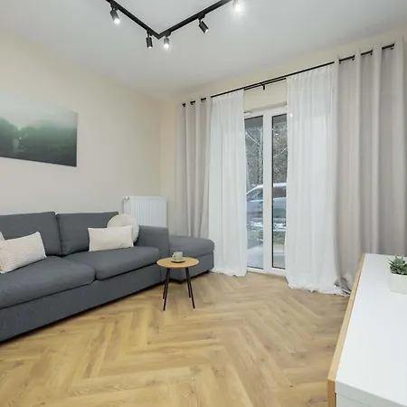 Pastel In With Garden, Parking And Desk For Remote Work By Renters Daire