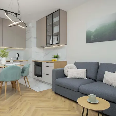Pastel In With Garden, Parking And Desk For Remote Work By Renters *