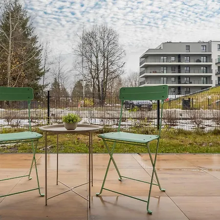 Pastel In With Garden, Parking And Desk For Remote Work By Renters * Varşova