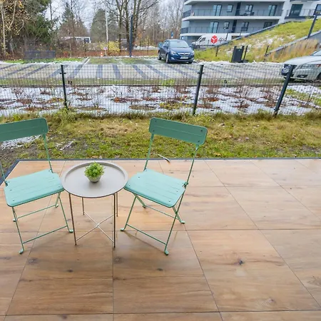 Pastel In With Garden, Parking And Desk For Remote Work By Renters Varsovia