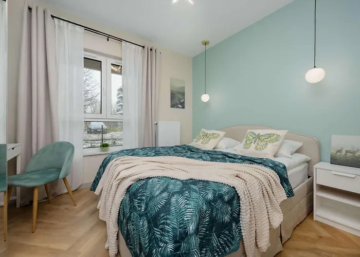 Pastel In With Garden, Parking And Desk For Remote Work By Renters *