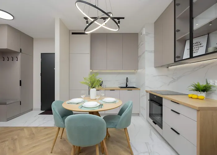 Apartment Pastel In With Garden, Parking And Desk For Remote Work By Renters