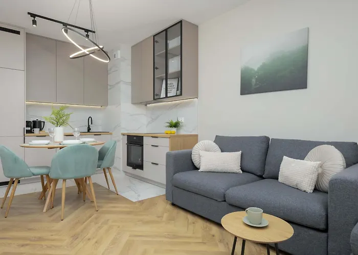 Pastel In With Garden, Parking And Desk For Remote Work By Renters *