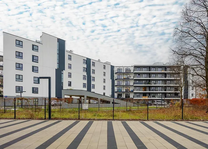 Pastel In With Garden, Parking And Desk For Remote Work By Renters Apartment