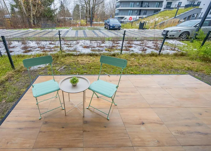 Pastel In With Garden, Parking And Desk For Remote Work By Renters Warsaw