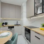 Pastel In With Garden, Parking And Desk For Remote Work By Renters Varsavia