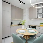 Pastel In With Garden, Parking And Desk For Remote Work By Renters Varsavia
