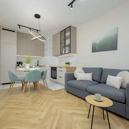 Pastel In With Garden, Parking And Desk For Remote Work By Renters Varsavia